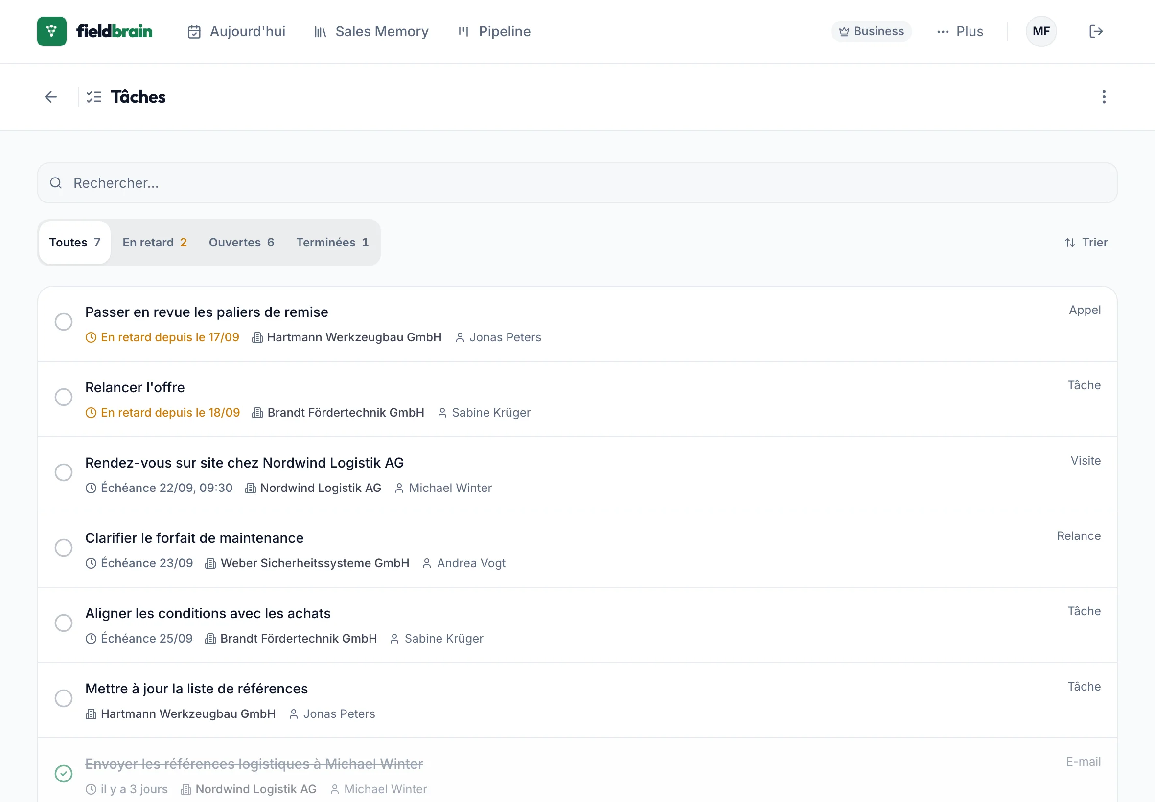 fieldbrain sur tablette : les tâches issues des échanges, avec client, interlocuteur et échéance.