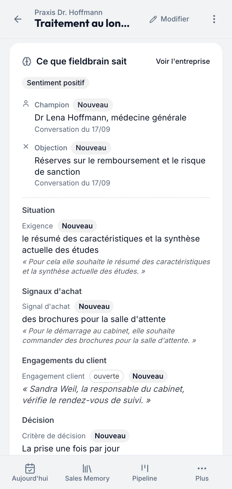 fieldbrain sur le téléphone, visite au cabinet du Dr Hoffmann : intérêt, objection sur le remboursement, documents demandés et suivi convenu, sans données patients.